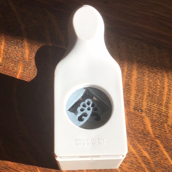 Martha Stewart Crafts basic Craft Corner Punch - Picture 3 of 3